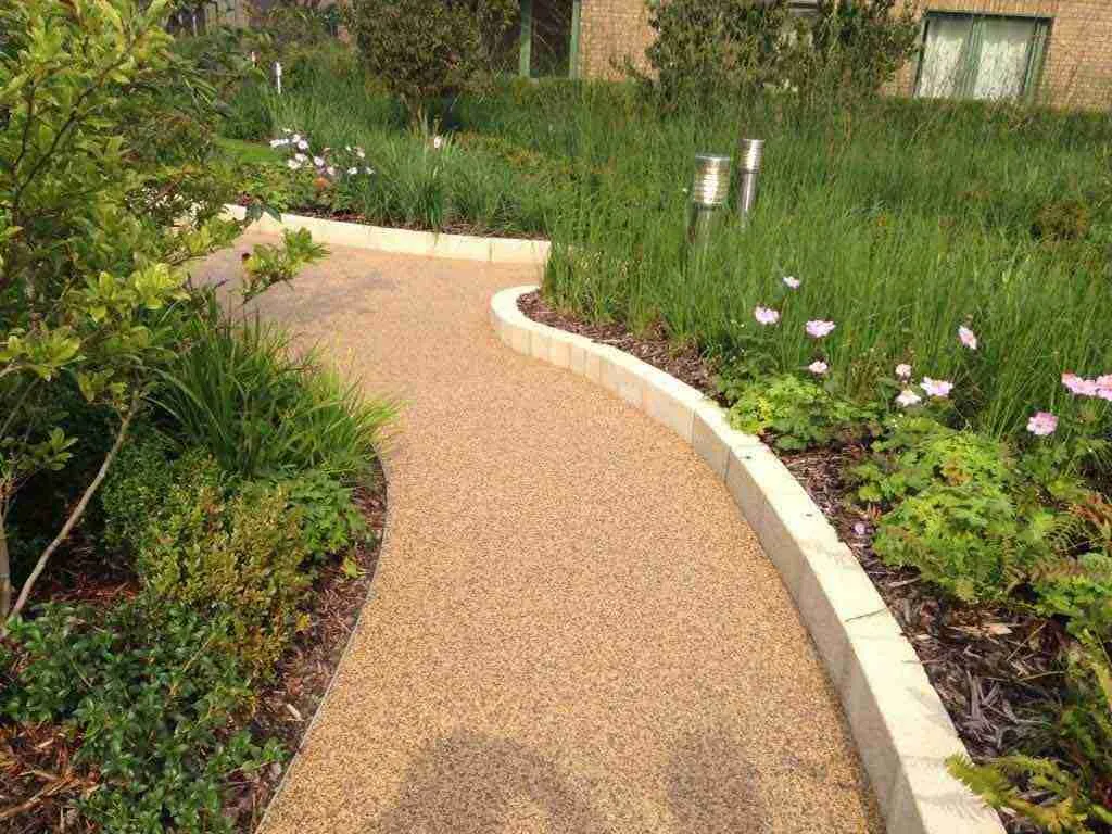 Decorative resin bound footpath
